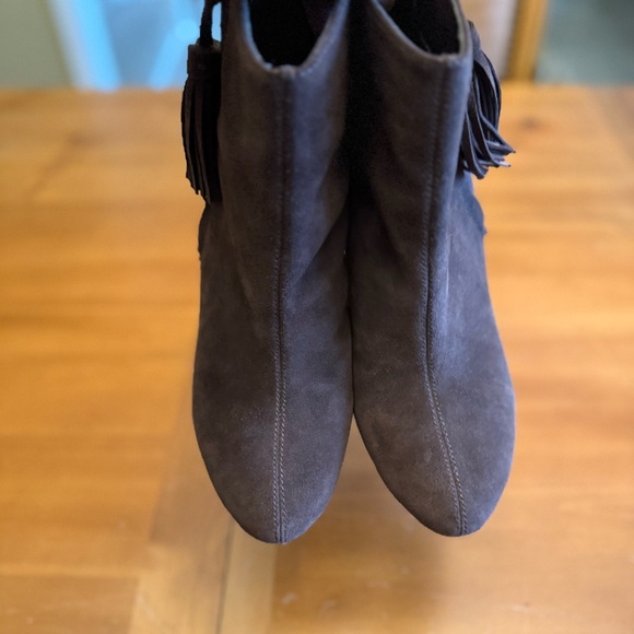 Elegant Anne Klein Ankle Boots "Caroline" 9M Brown Suede Tassel & Side Zip Chic - Picture 10 of 11